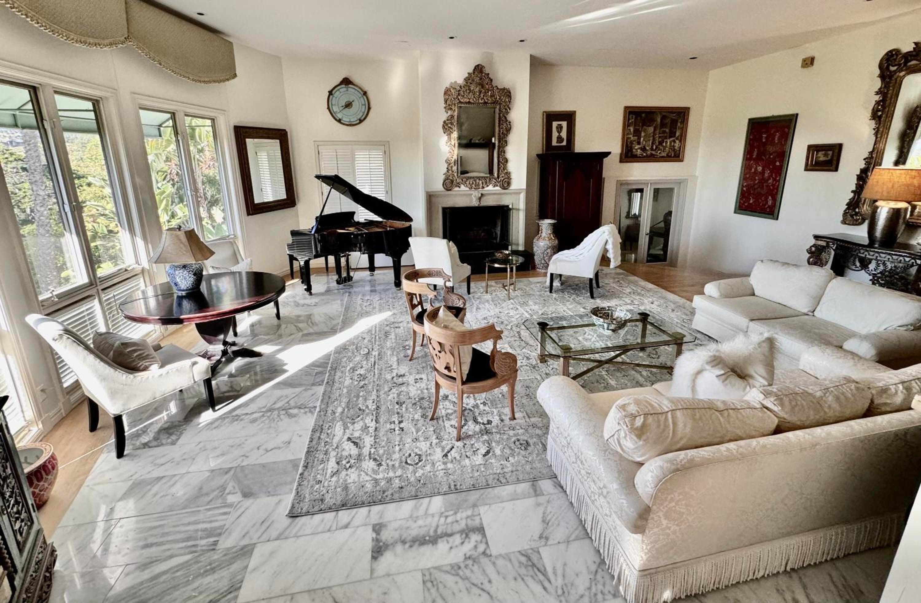 Luxury home with ocean view view 4