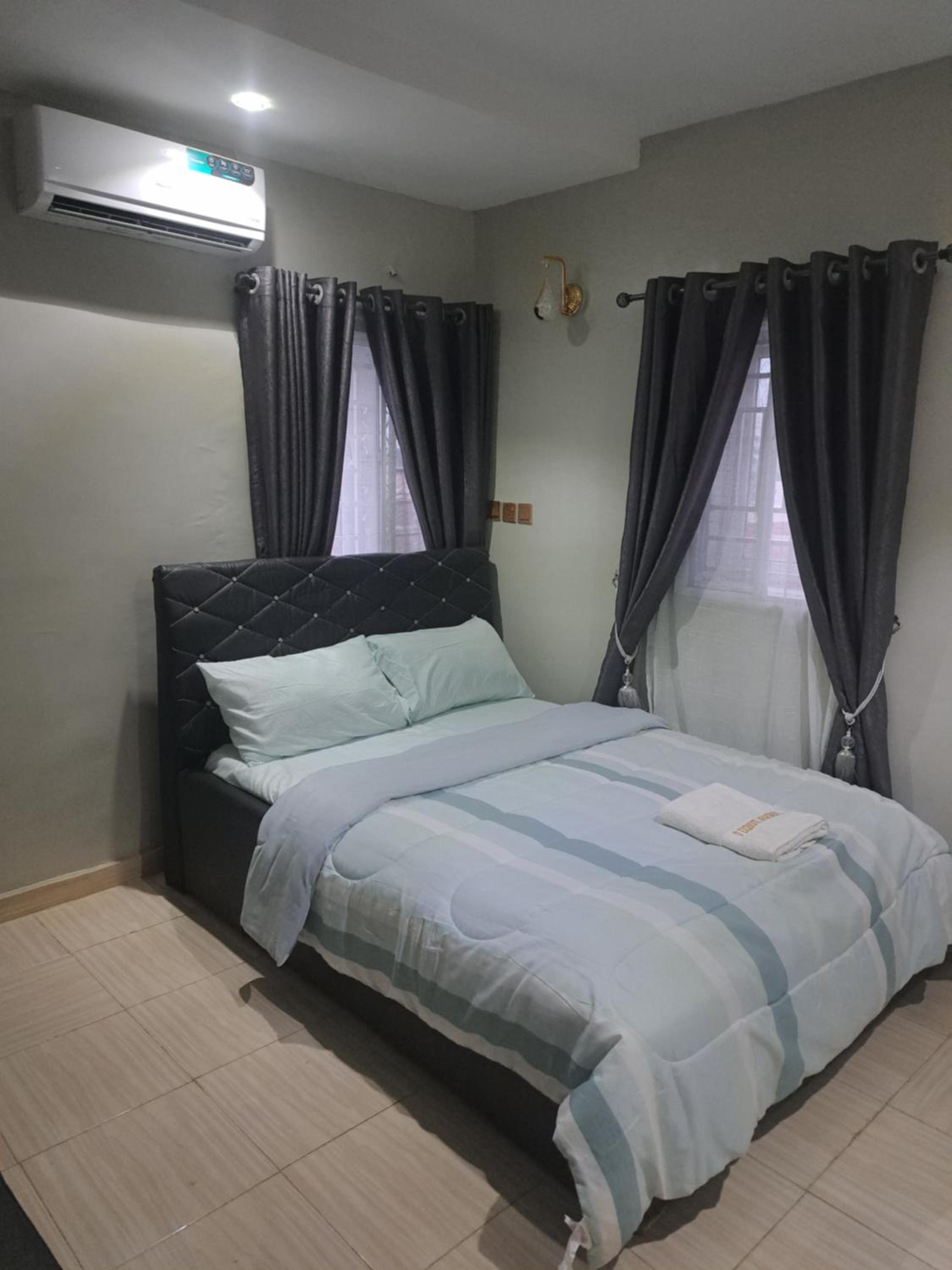 D'EXQUISITE APARTMENTS -Ibadan view 5