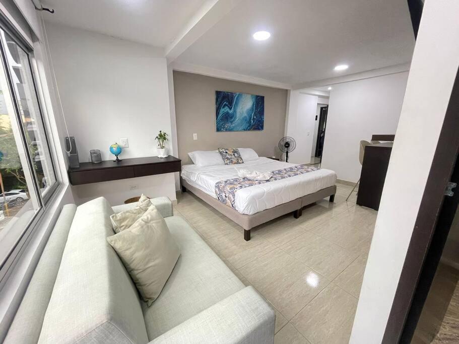 Castellana 202 - Apartaestudio loft en la Castellana Norte