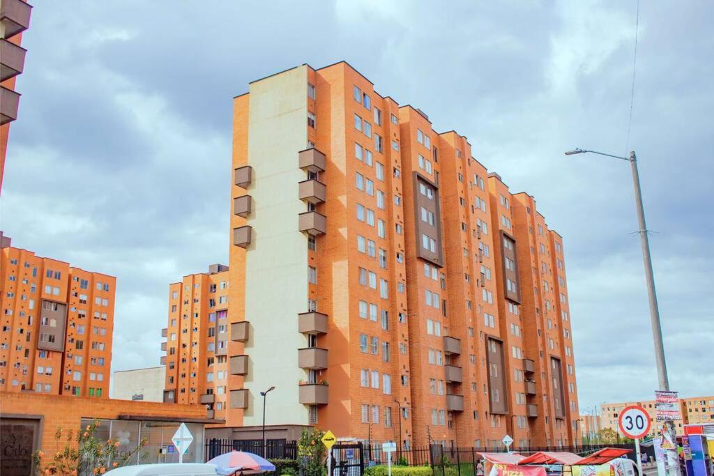 Acogedor Apartamento en zona residencial con vista a la ciudad Wi-Fi 350 Mbps