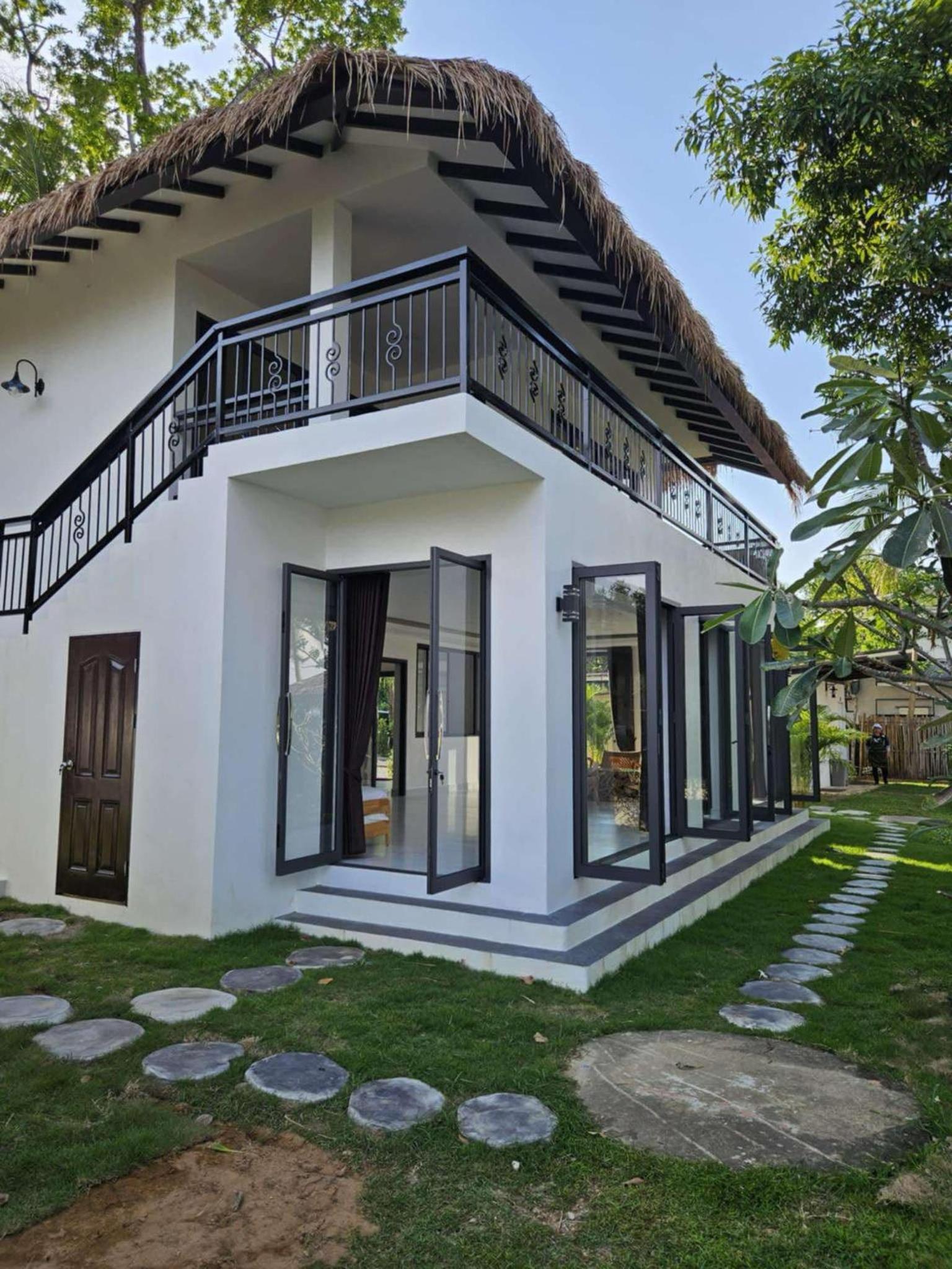 Hotel Sunrise Beach Resort - Image 1