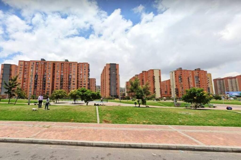Acogedor Apartamento en zona residencial con vista a la ciudad Wi-Fi 350 Mbps