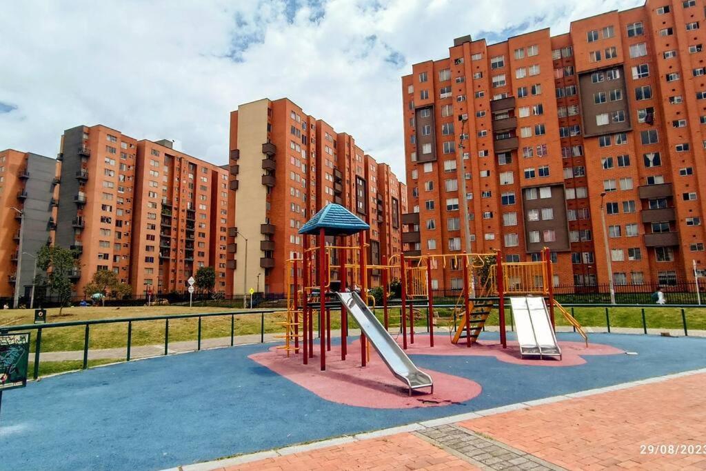 Acogedor Apartamento en zona residencial con vista a la ciudad Wi-Fi 350 Mbps
