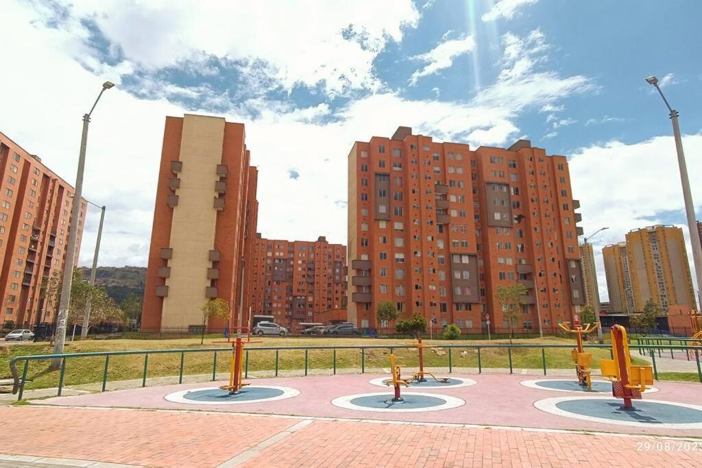 Acogedor Apartamento en zona residencial con vista a la ciudad Wi-Fi 350 Mbps