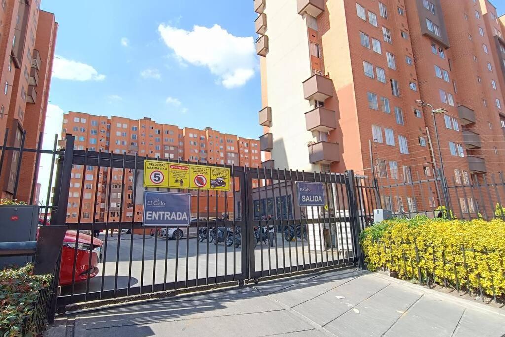 Acogedor Apartamento en zona residencial con vista a la ciudad Wi-Fi 350 Mbps