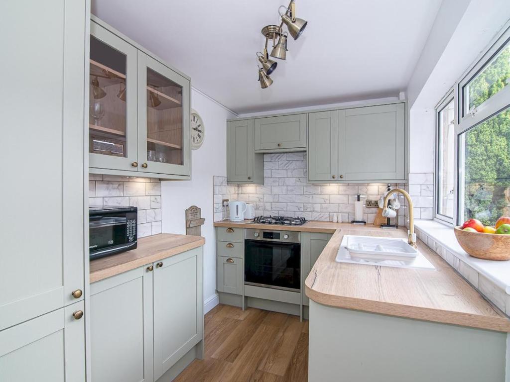 Beautiful Home near Cotswolds - Sleeps 4 view 5