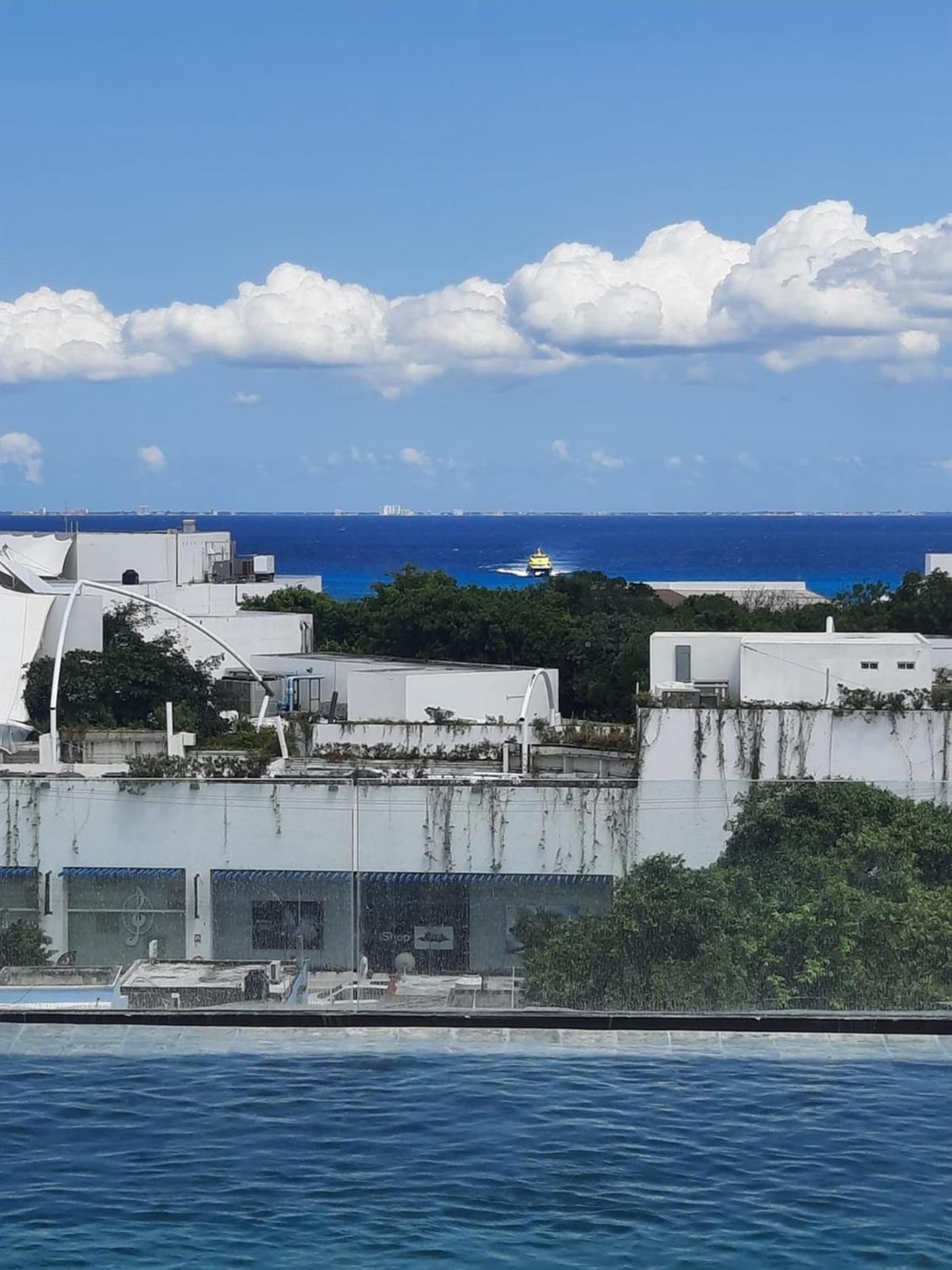 KAAB en Playa del Carmen cercano al ferry con wifi view 5