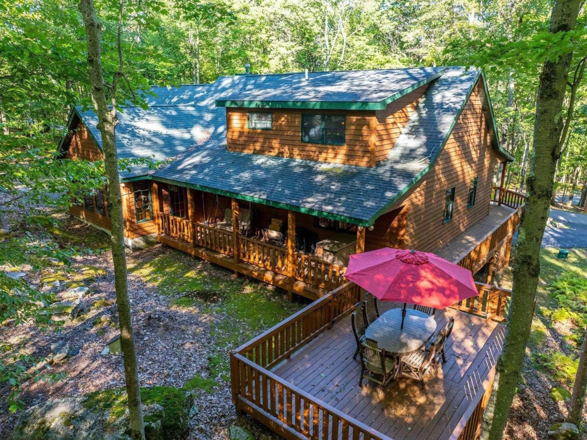 The Bear's Den Lodge view 4