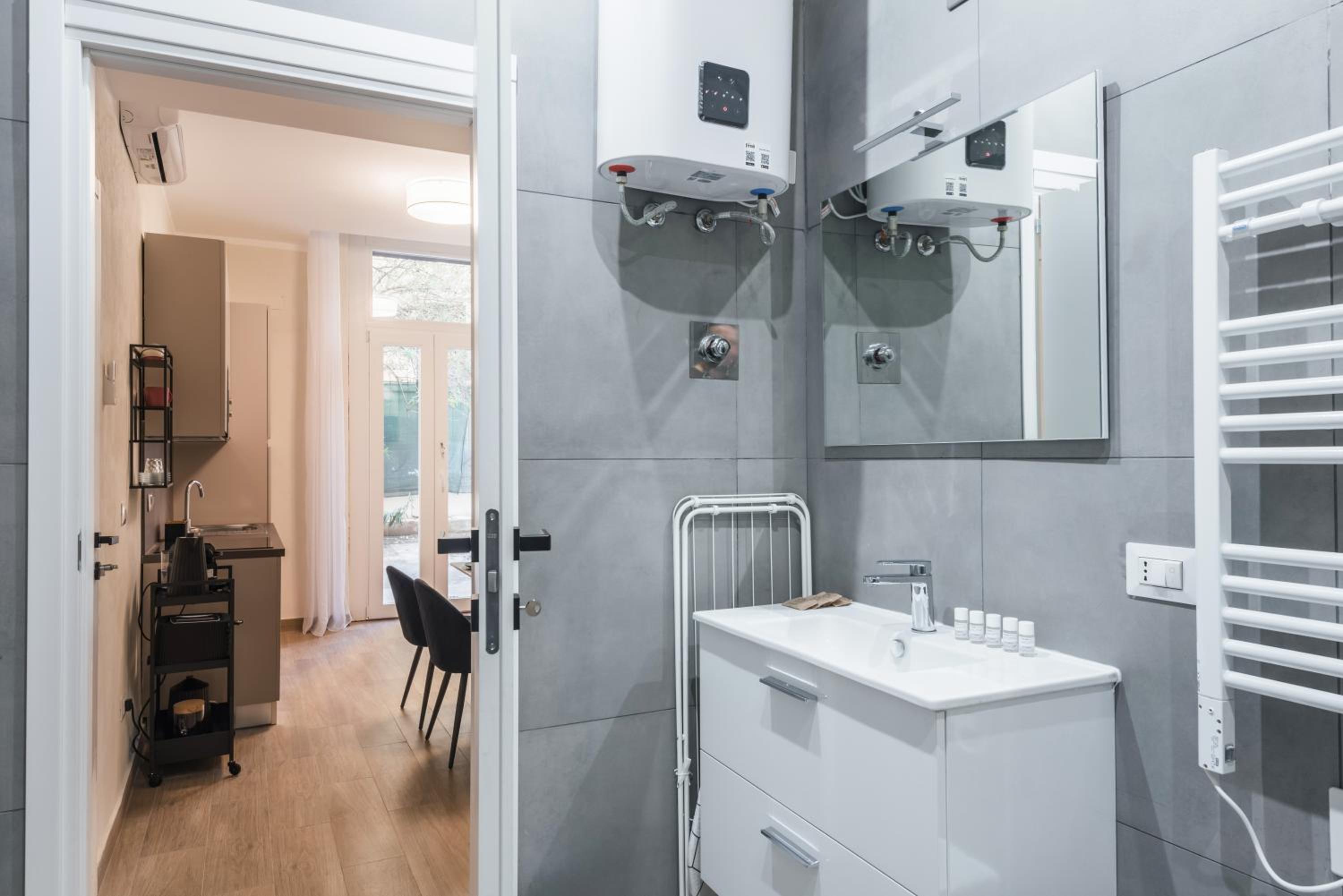 C1 Top Class Apartments, 2 camere delux, max 6 persone distante 15 minuti a piedi da Fontana di Trevi