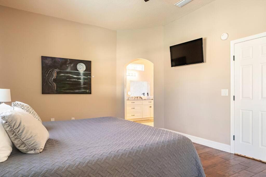 Cheerful 4 bedrooms 3 bath pool in a quiet neighborhood view 5