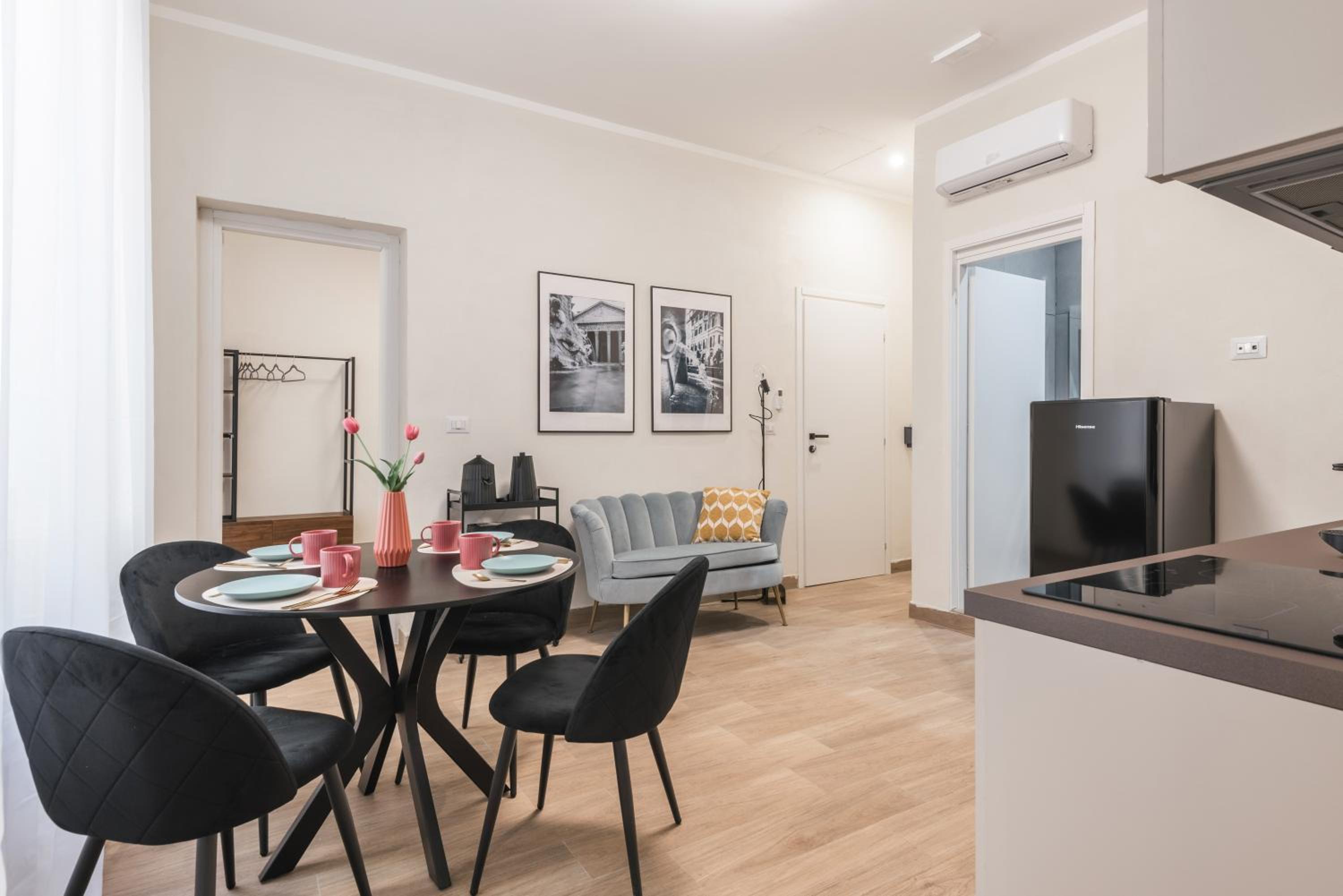 C1 Top Class Apartments, 2 camere delux, max 6 persone distante 15 minuti a piedi da Fontana di Trevi