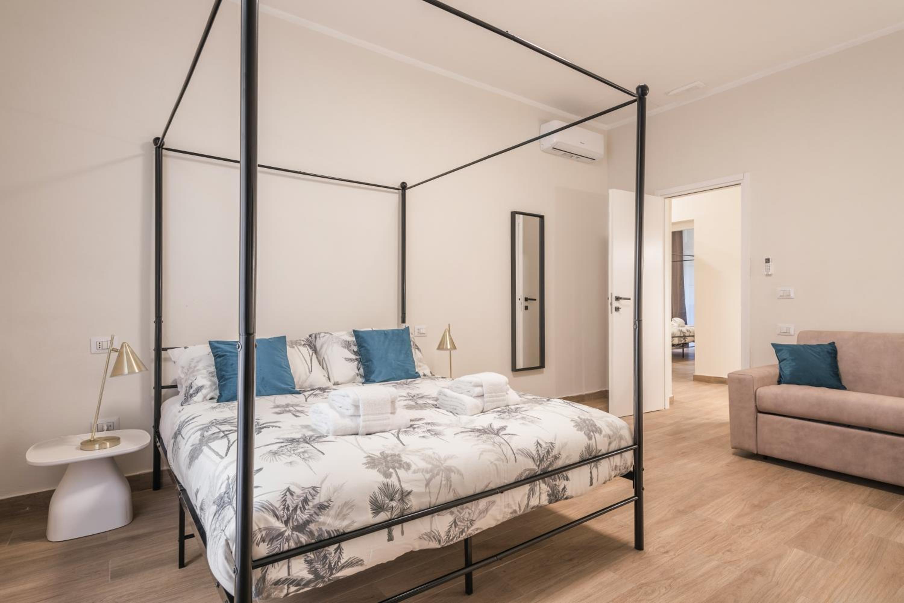 C1 Top Class Apartments, 2 camere delux, max 6 persone distante 15 minuti a piedi da Fontana di Trevi