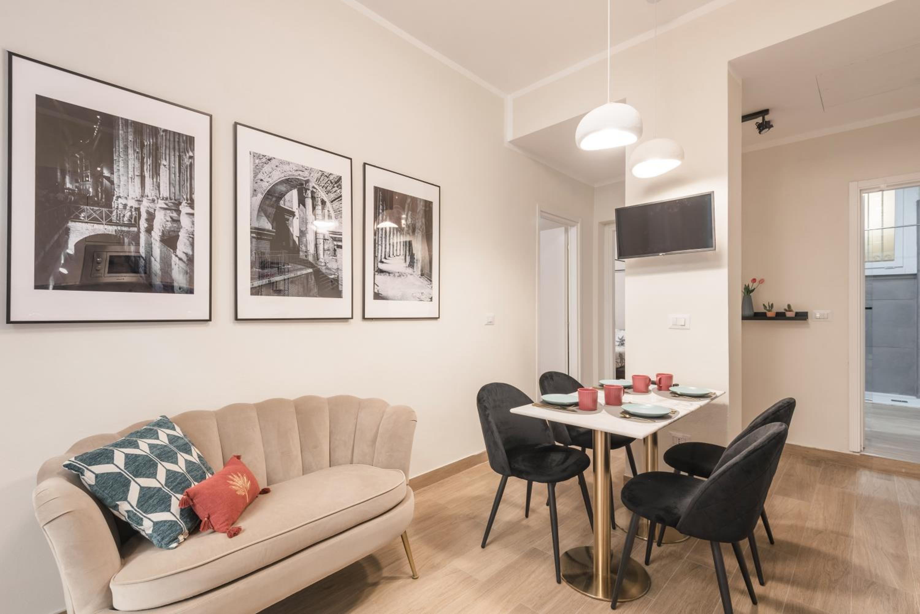 C1 Top Class Apartments, 2 camere delux, max 6 persone distante 15 minuti a piedi da Fontana di Trevi