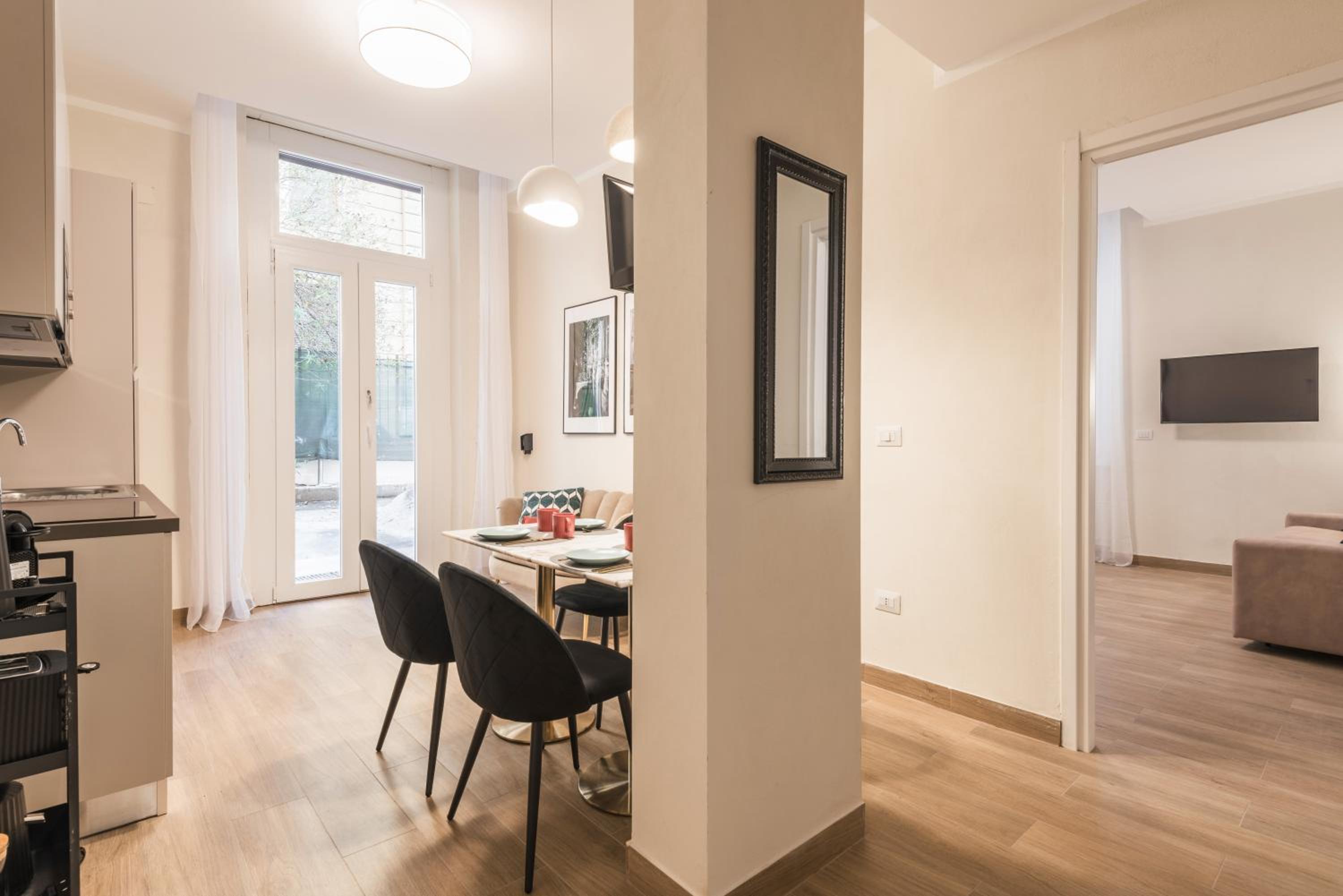 C1 Top Class Apartments, 2 camere delux, max 6 persone distante 15 minuti a piedi da Fontana di Trevi