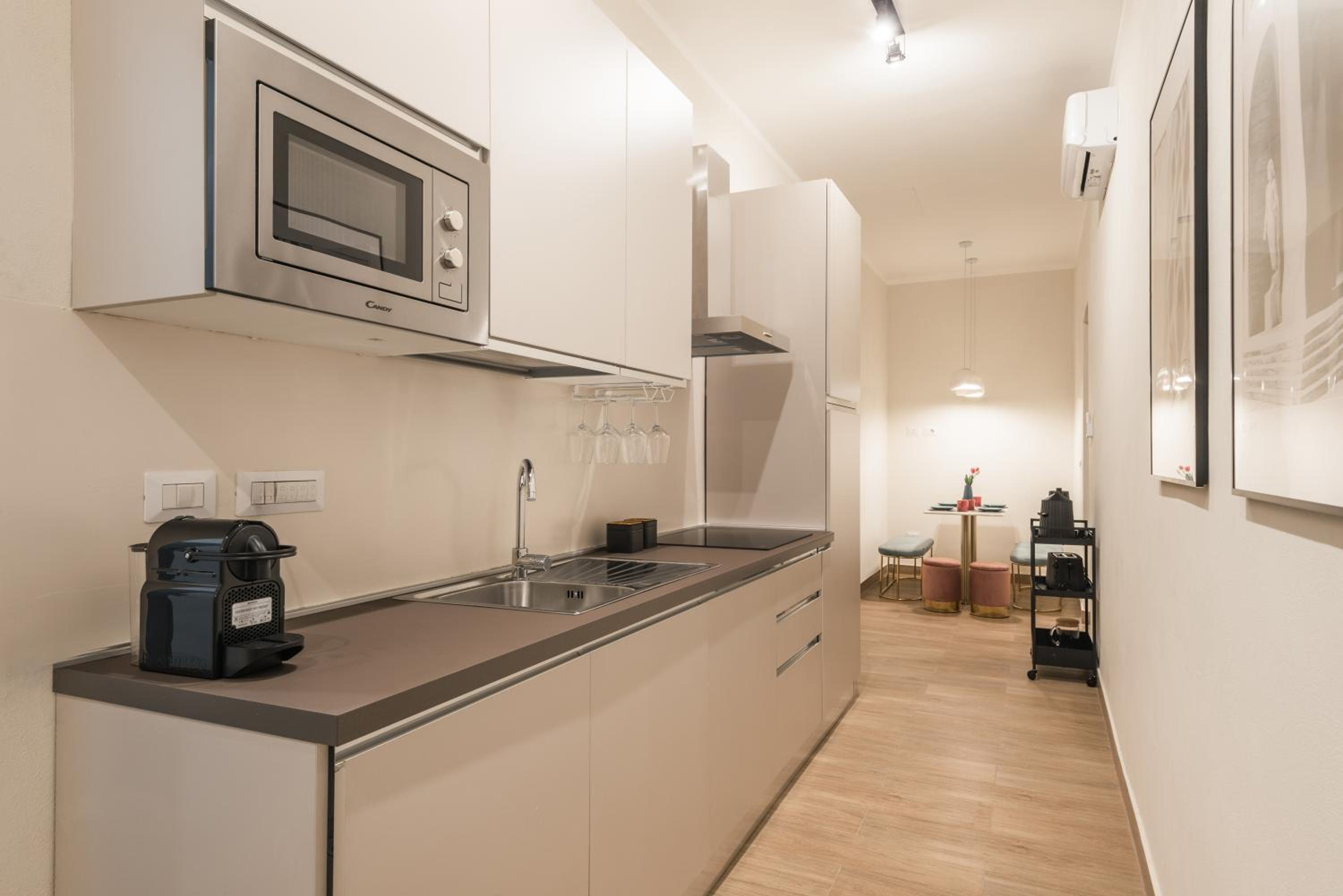 C1 Top Class Apartments, 2 camere delux, max 6 persone distante 15 minuti a piedi da Fontana di Trevi