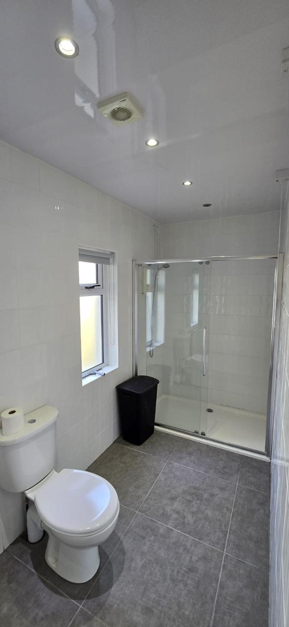 Loughside Lodge - Fermanagh 5 bed waterside bungalow view 3