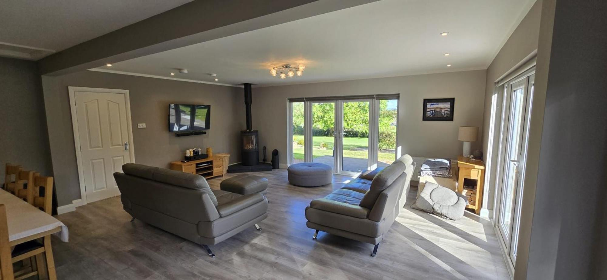 Loughside Lodge - Fermanagh 5 bed waterside bungalow view 4