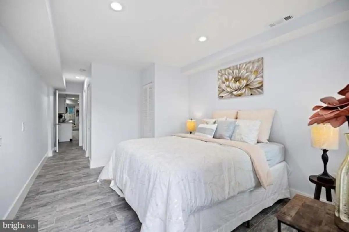 Beautiful 2 bedroom Apt on Morton st Nw view 5