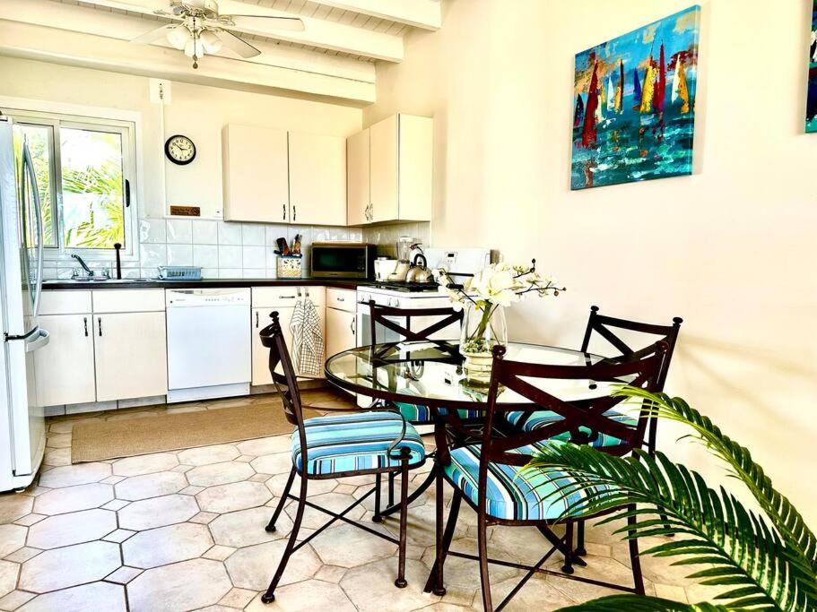 Pelican 2 bedr ocean view apt- shared pool view 2