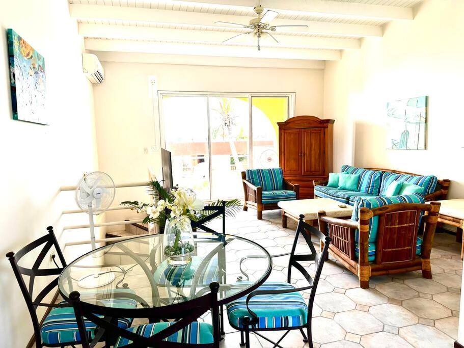 Pelican 2 bedr ocean view apt- shared pool view 4