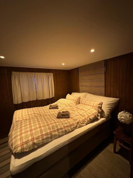 Unique romantic fisherman cabin! view 5