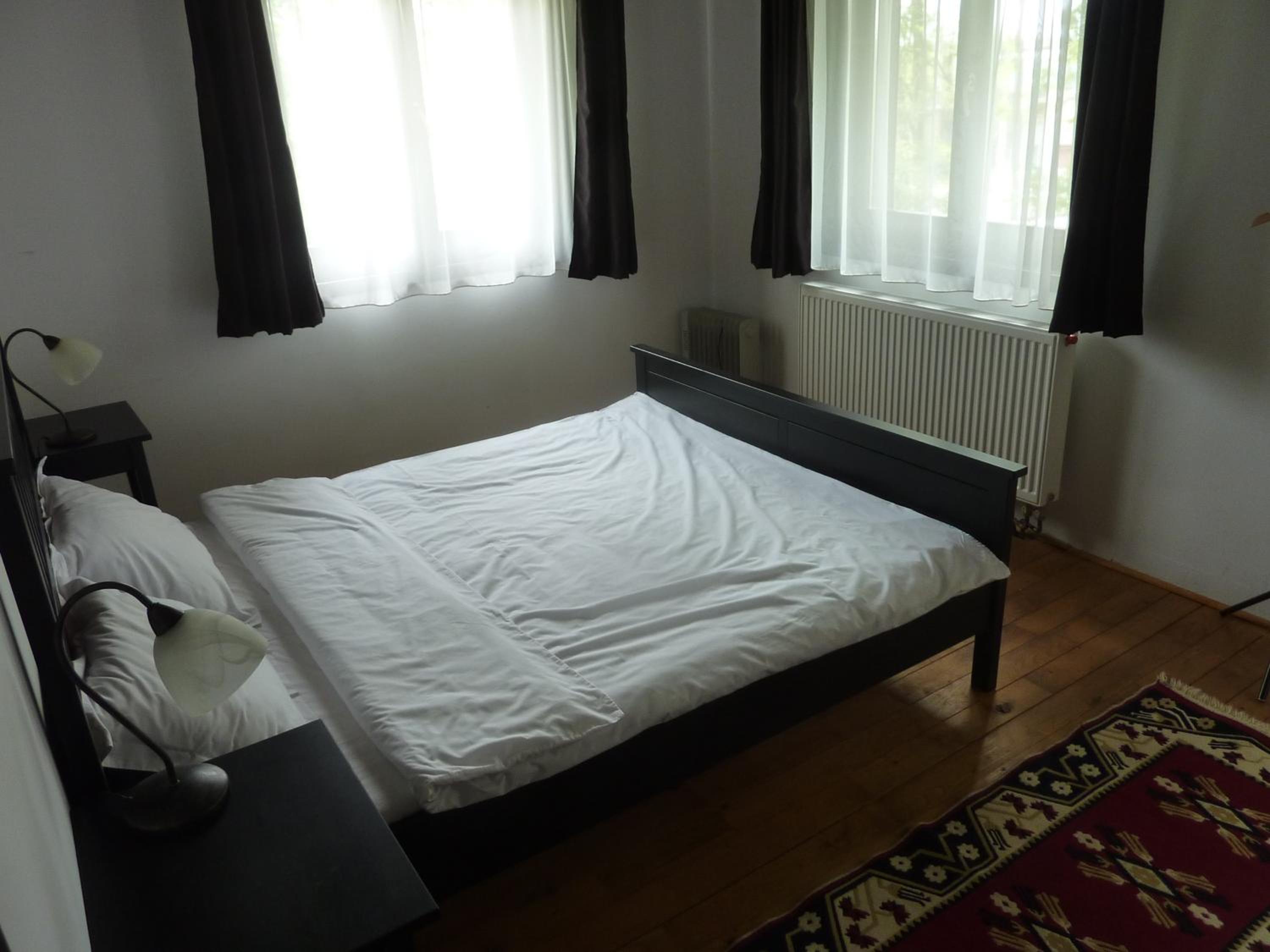 Casuta de pe deal view 2