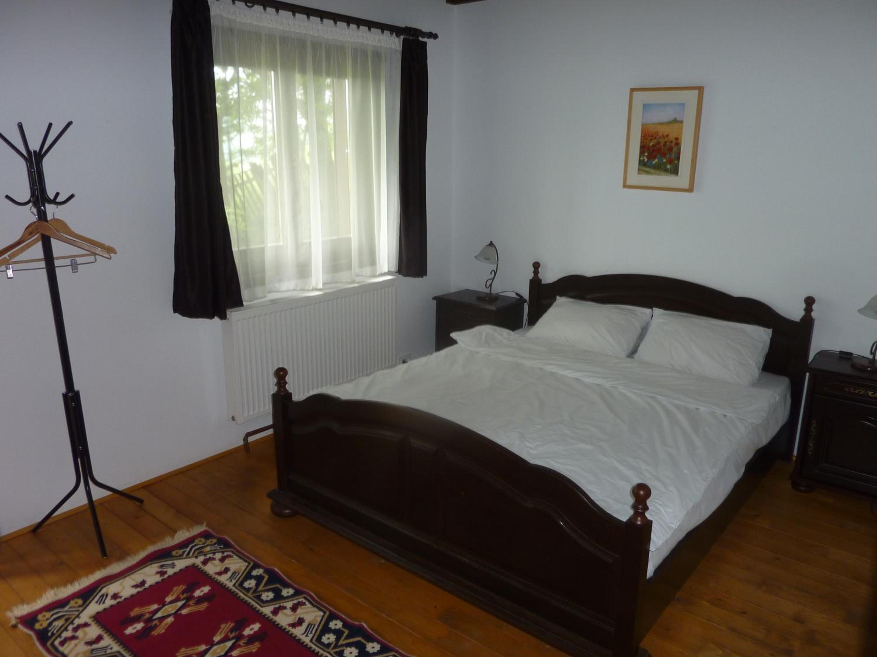 Casuta de pe deal view 3