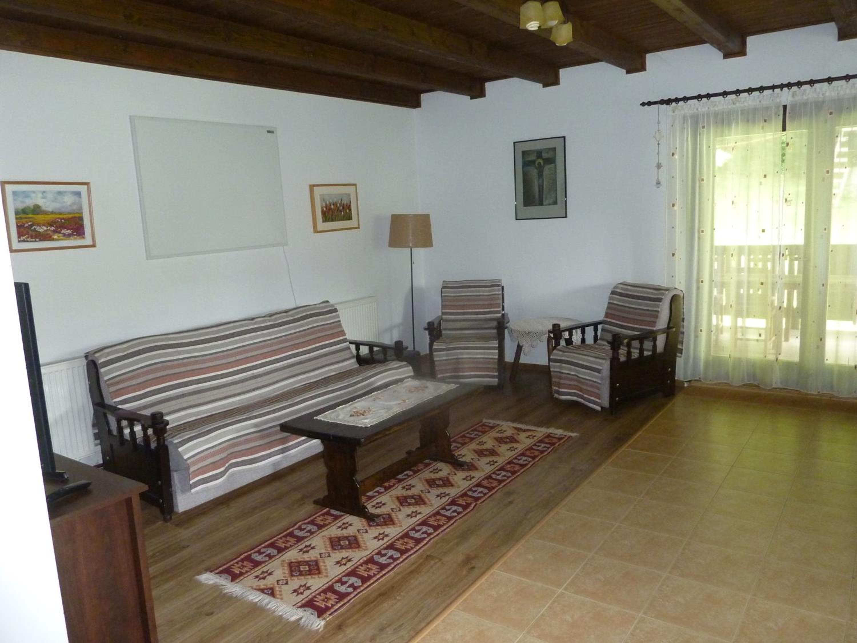 Casuta de pe deal view 4