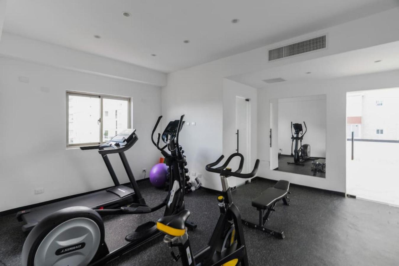 Cozy Centric Apt Full AC, Pool view 5