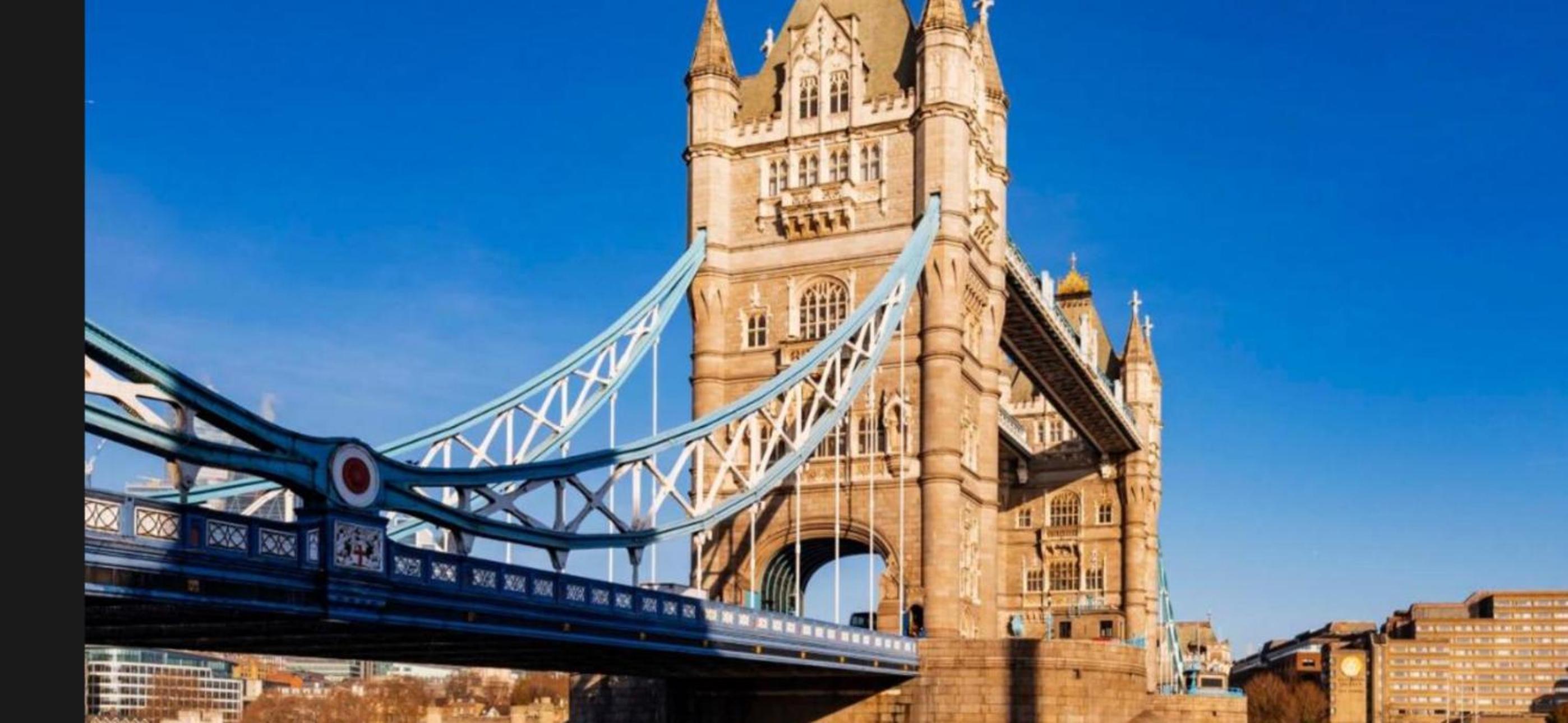 Tower Bridge Shad Thames Christmas Markets 2 minutes walk Warehouse secure Gated Parking for Vans Boutique Cosy walk to Christmas markets & westend view 2
