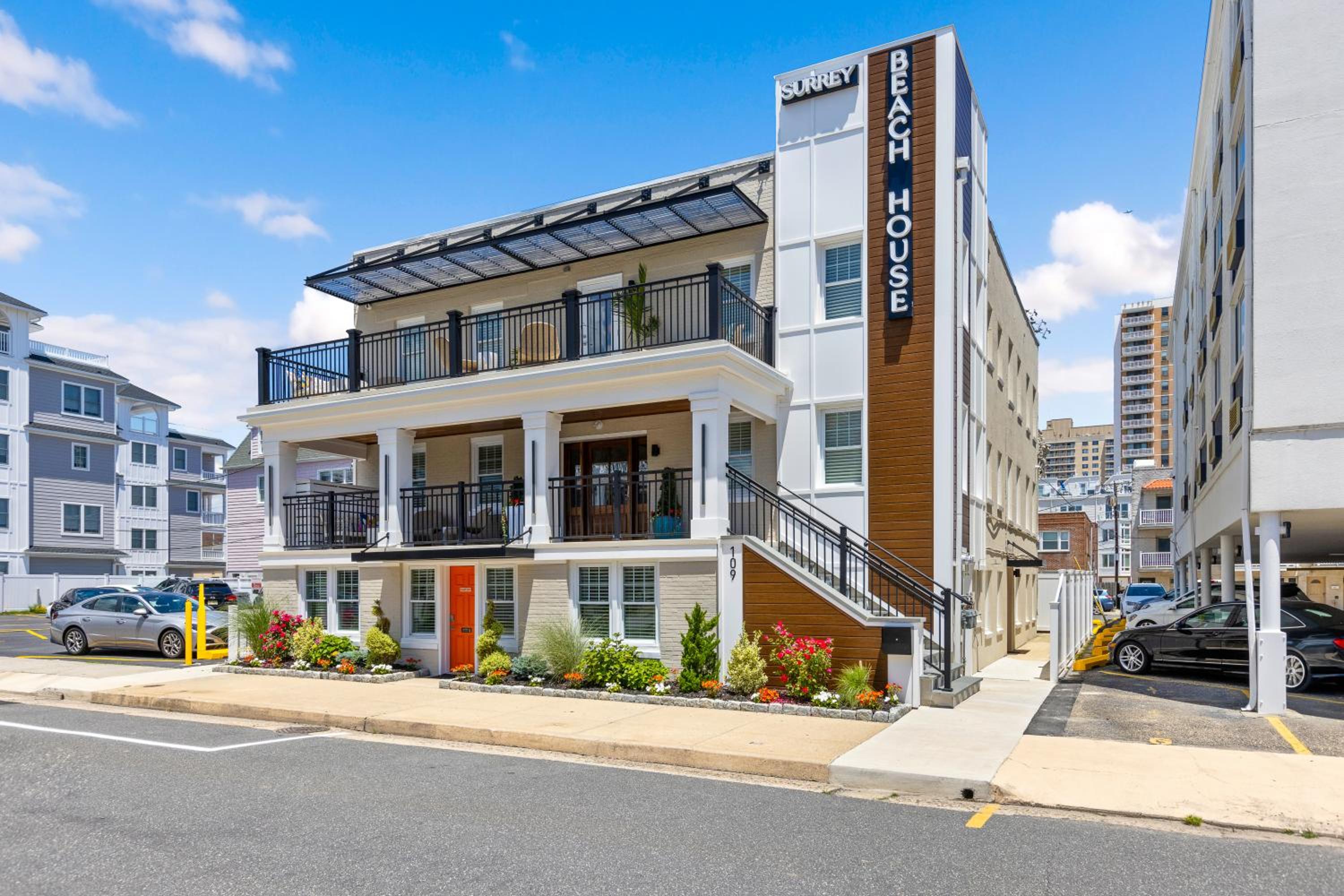 Hotel Surrey Beach House - Image 1