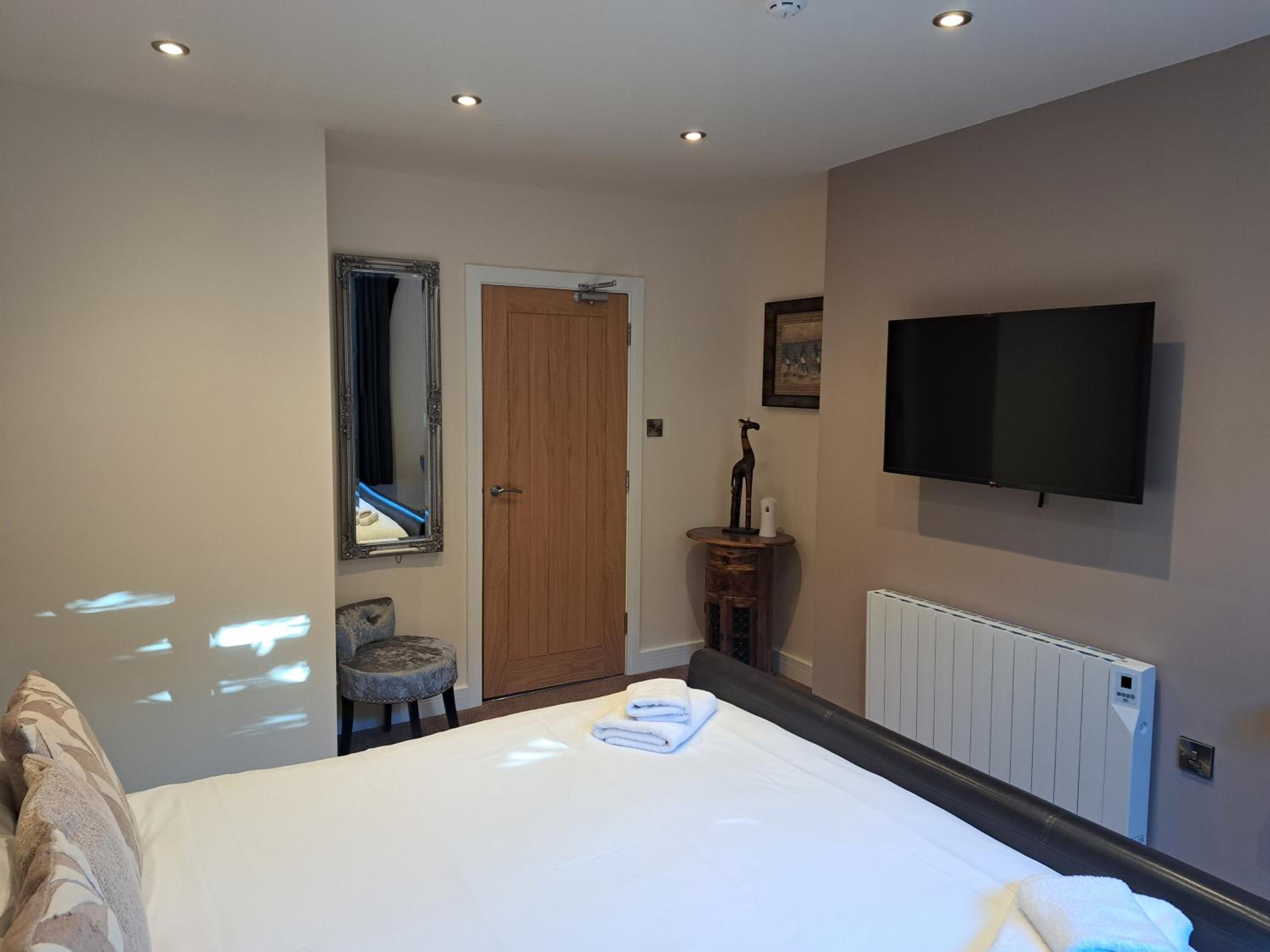 Aaron Accommodation