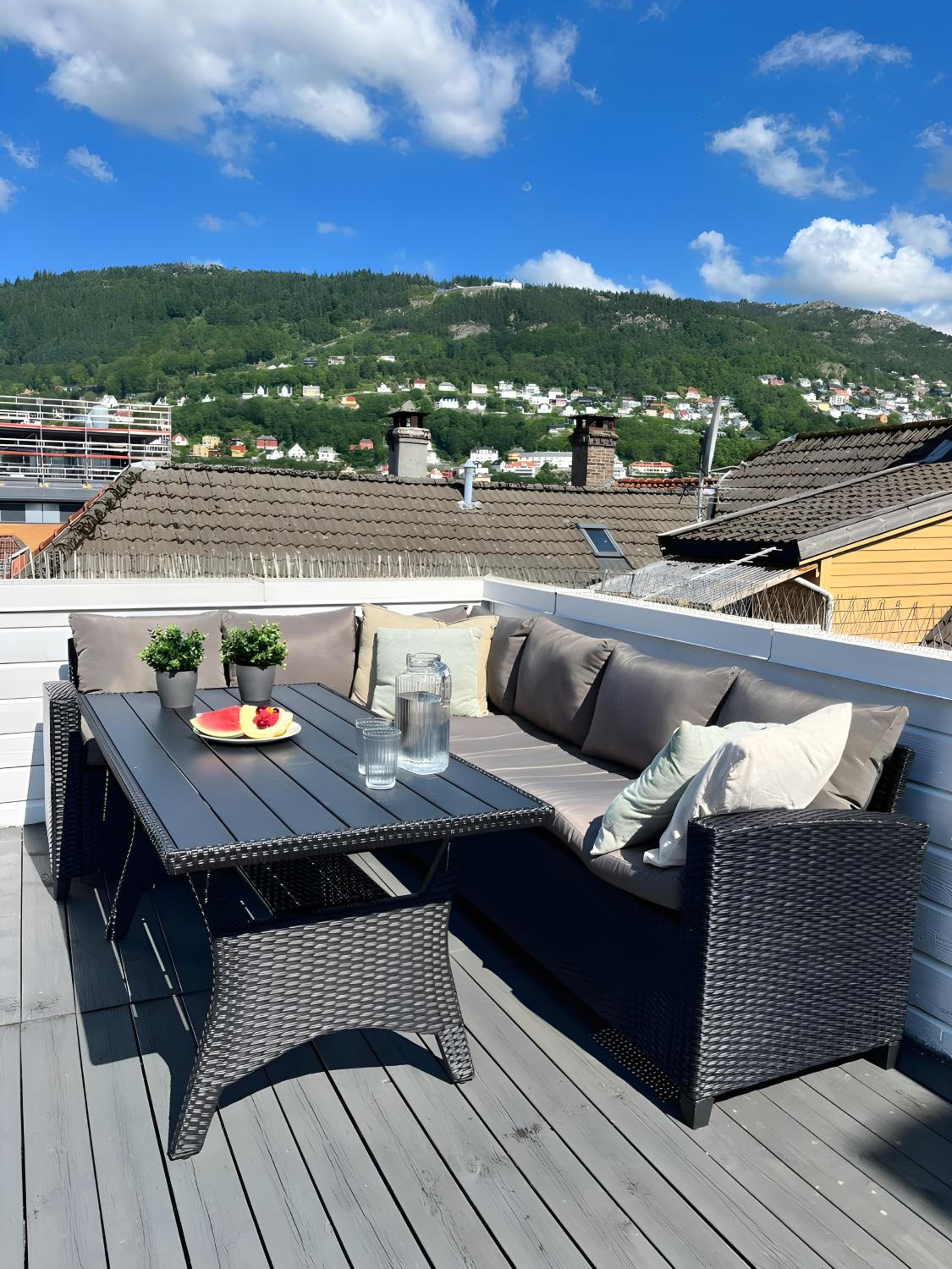 Lovely 3-room gem in the heart of Bergen City view 2