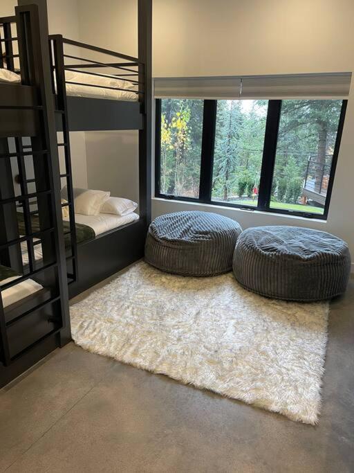 Park city Pines retreat sleeps 22! view 3