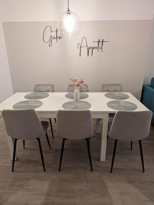 3 Bedroom-Apartment with 1,5 Bathrooms