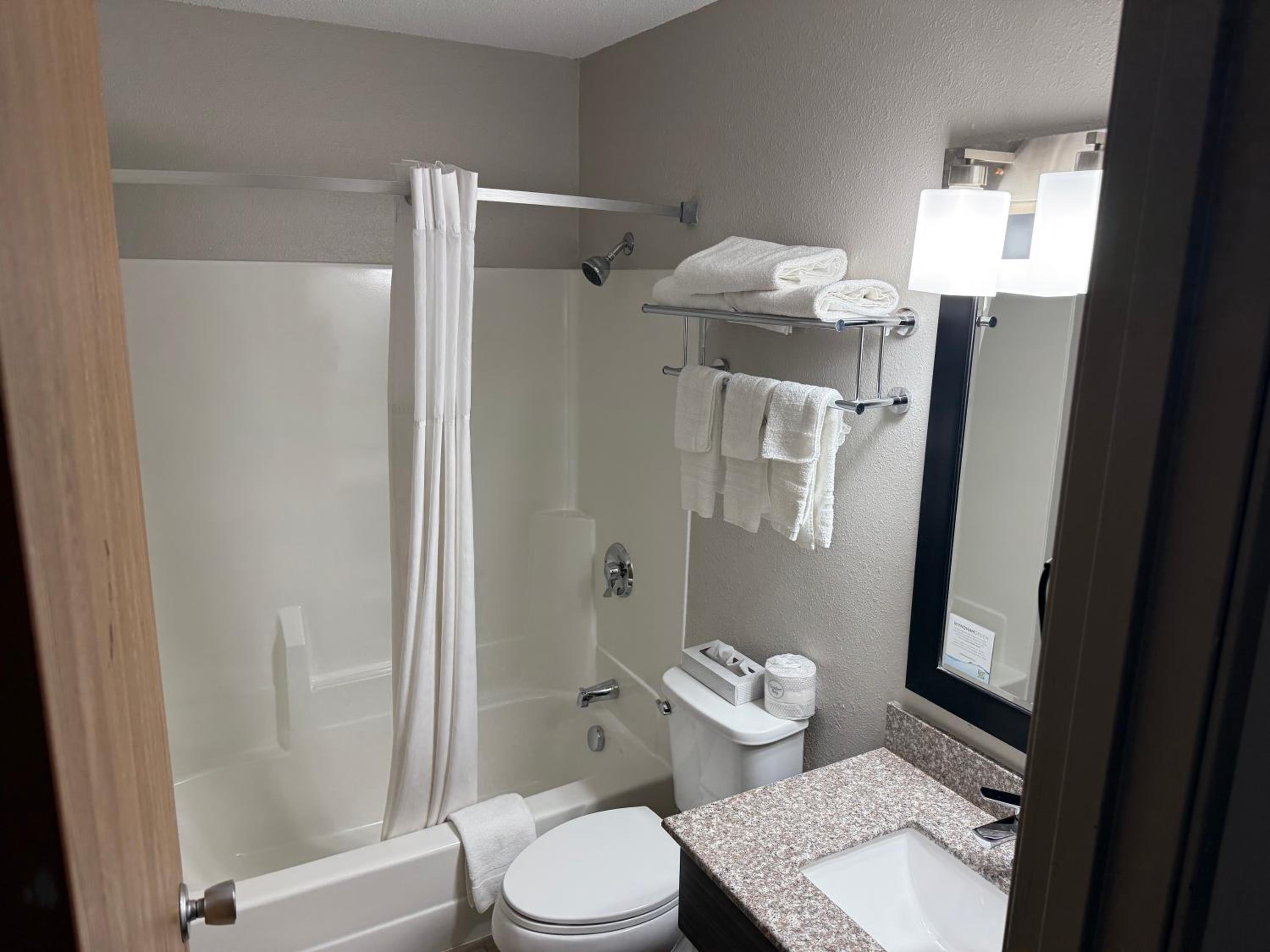Muncie Vacations - Days Inn by Wyndham Muncie -Ball State University - Property Image 39