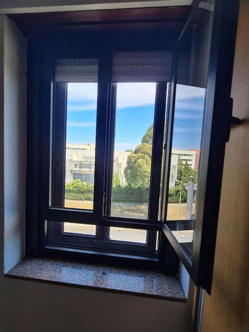 Big 4-Bedroom apartment with 2 full bathrooms in Porto University Area view 3