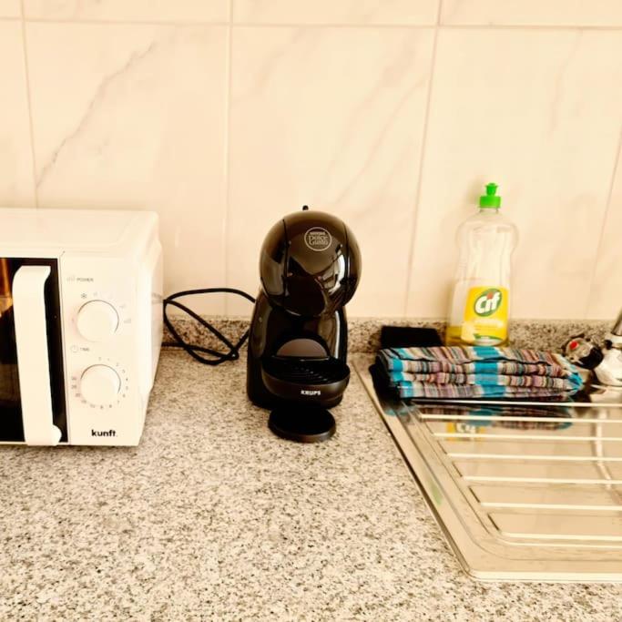 Big 4-Bedroom apartment with 2 full bathrooms in Porto University Area view 5