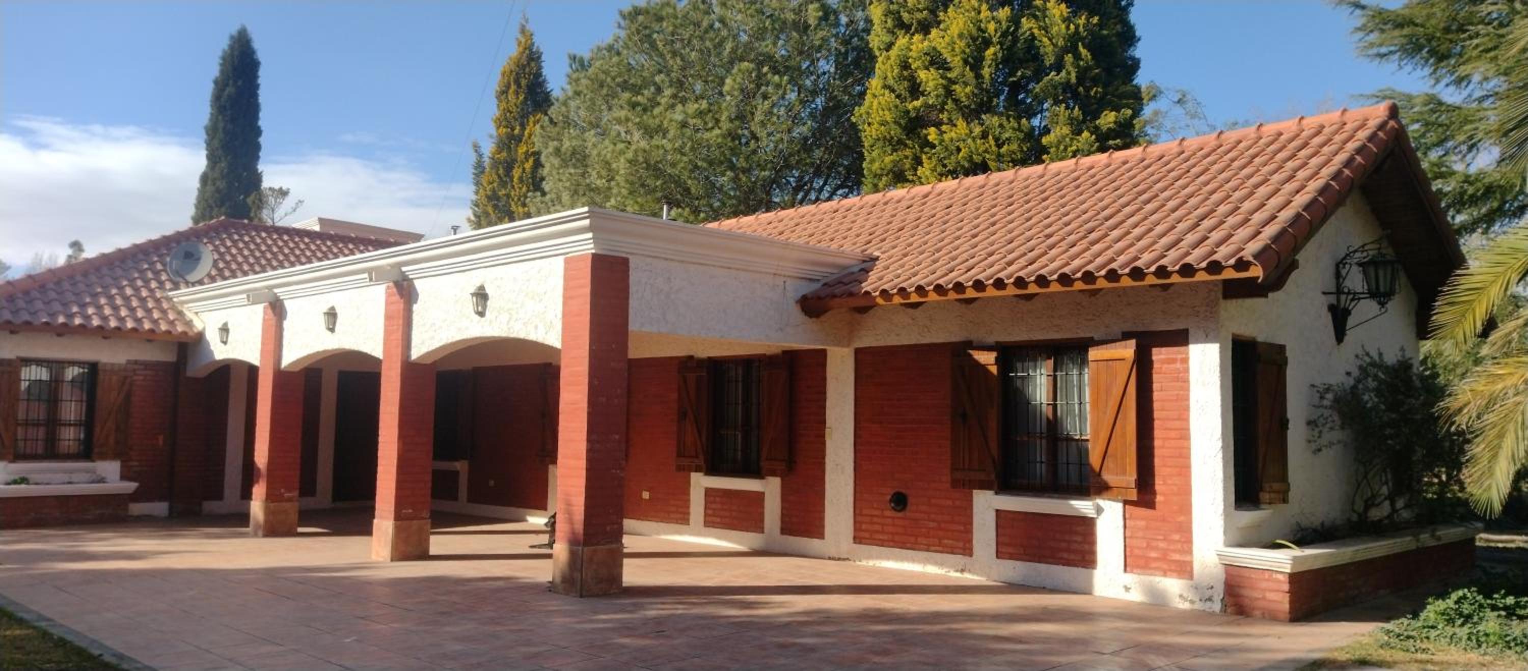 Casa amplia, jardin maravilloso