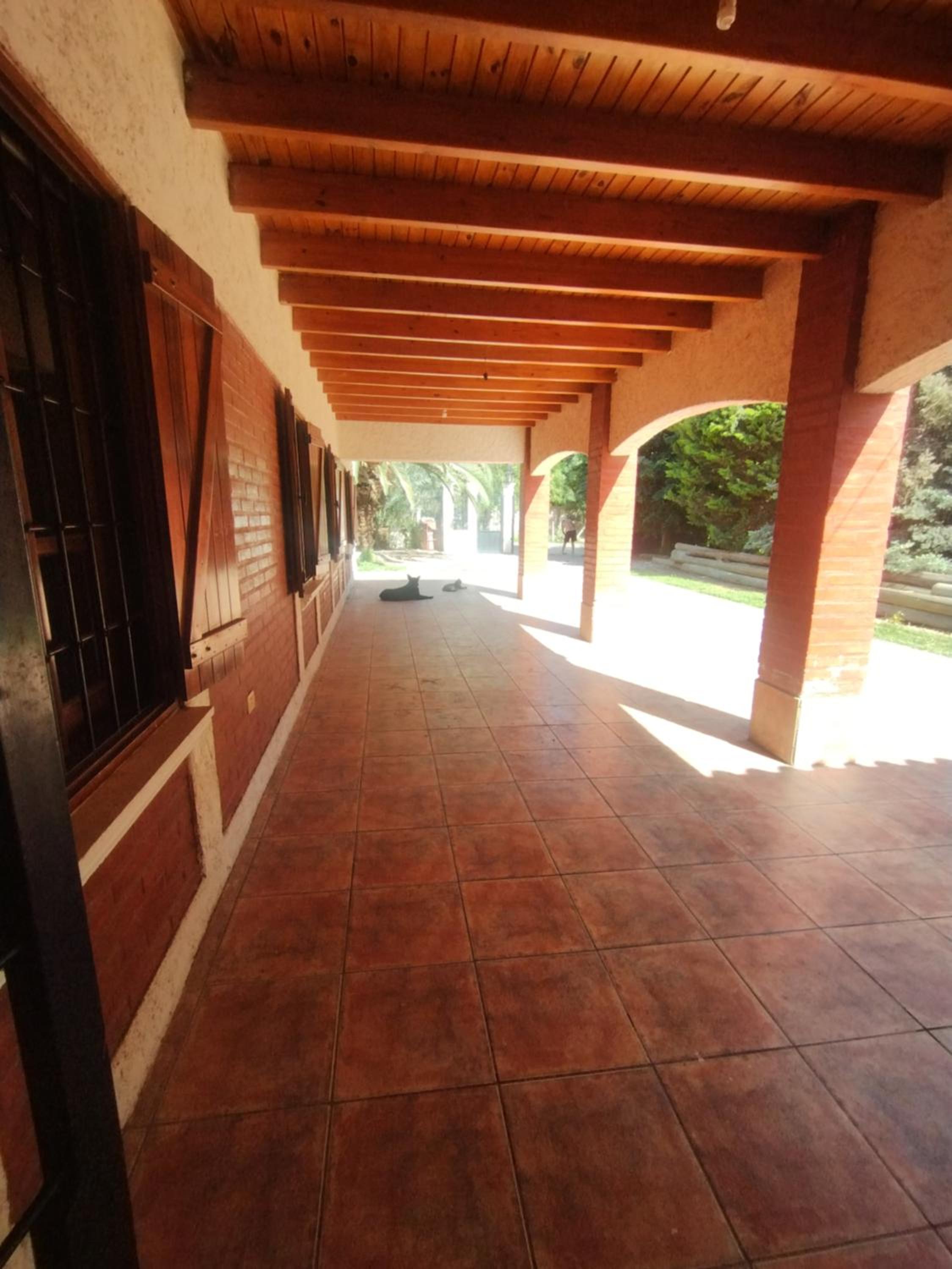 Casa amplia, jardin maravilloso