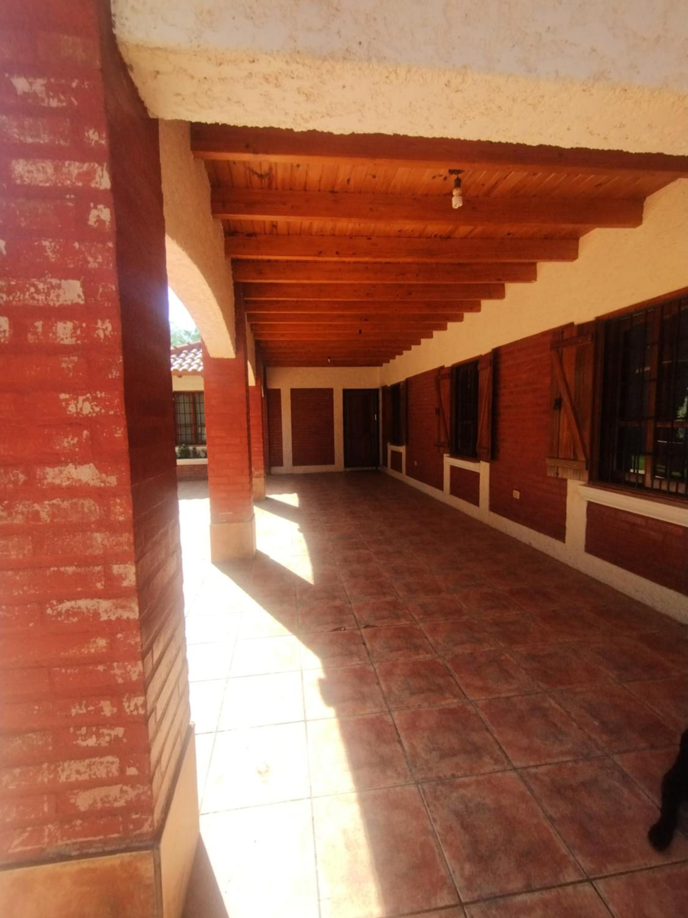 Casa amplia, jardin maravilloso