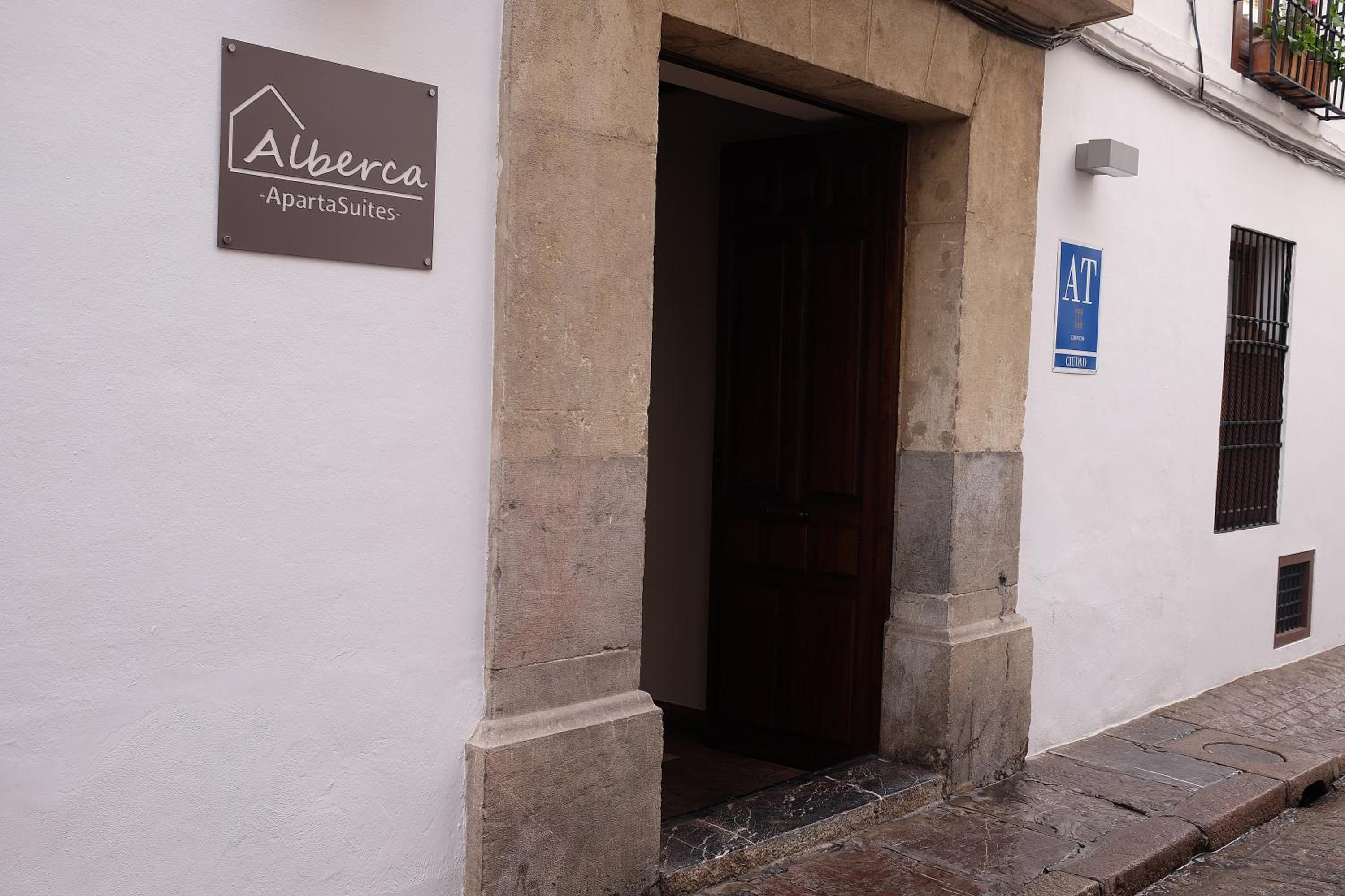 ApartaSuites Alberca Deluxe