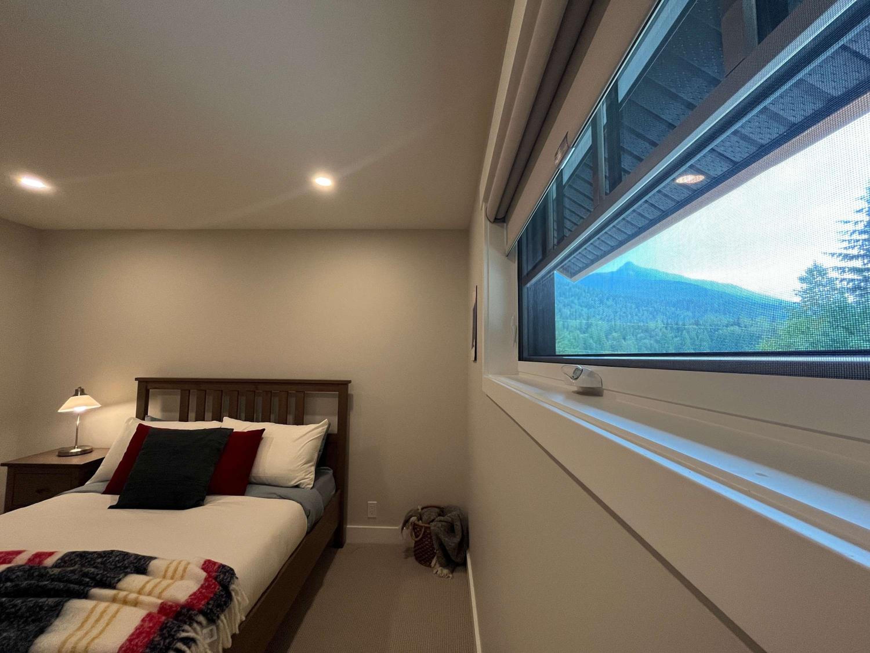 The Cedar Suite - Secluded Mountain Retreat with Forest Views and Hot Tub