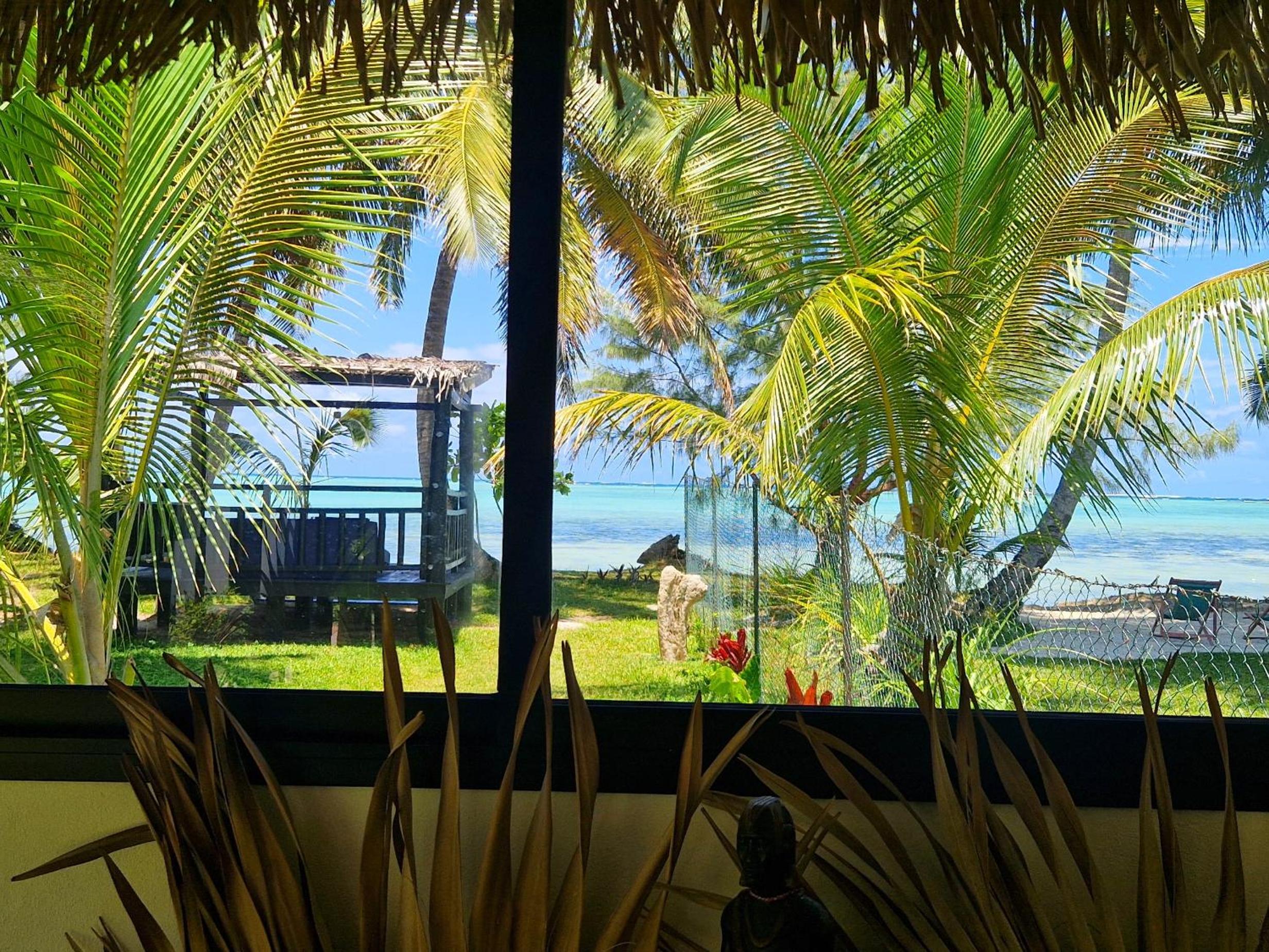 Piscine rien que pour vous, villa de plage entière face au lagon, les pieds dans l 'eau, cuisine équipée & wifi Le Boraha Beach Lodge 90 m2 view 4