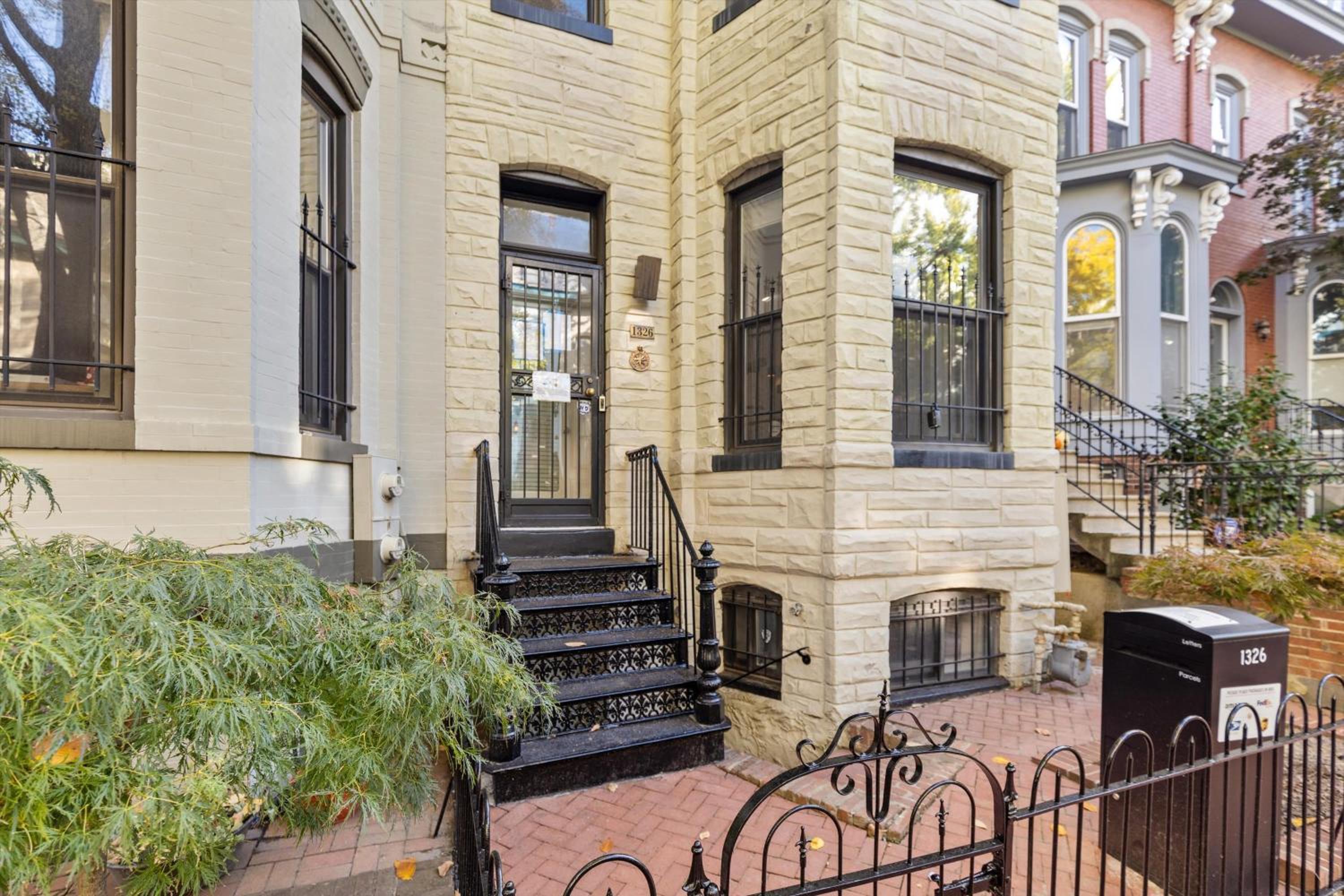 Spacious NW Apt Steps to 14th Street Corridor view 2