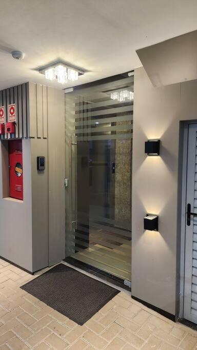 Apto aconchegante Centro Lago com 2 banheiros