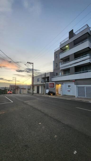 Apto aconchegante Centro Lago com 2 banheiros