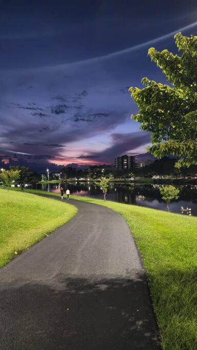 Apto aconchegante Centro Lago com 2 banheiros