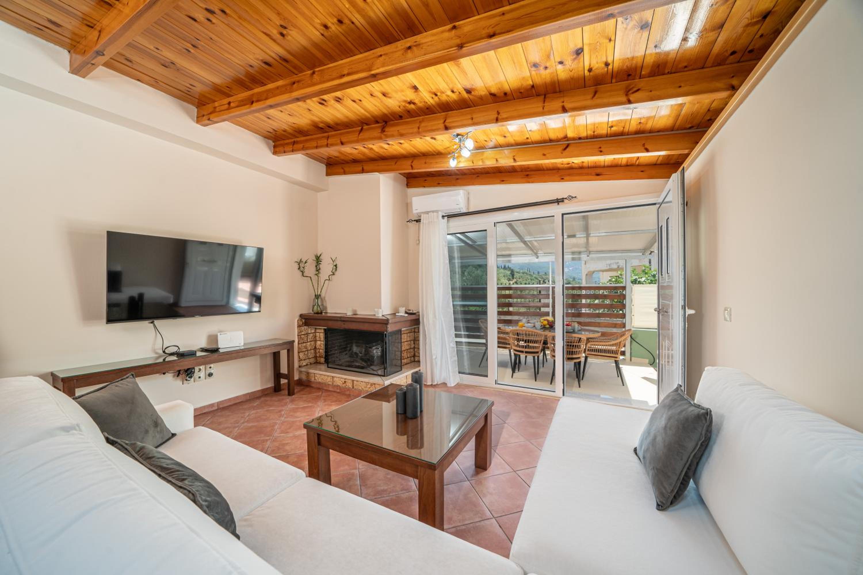 Home plousia