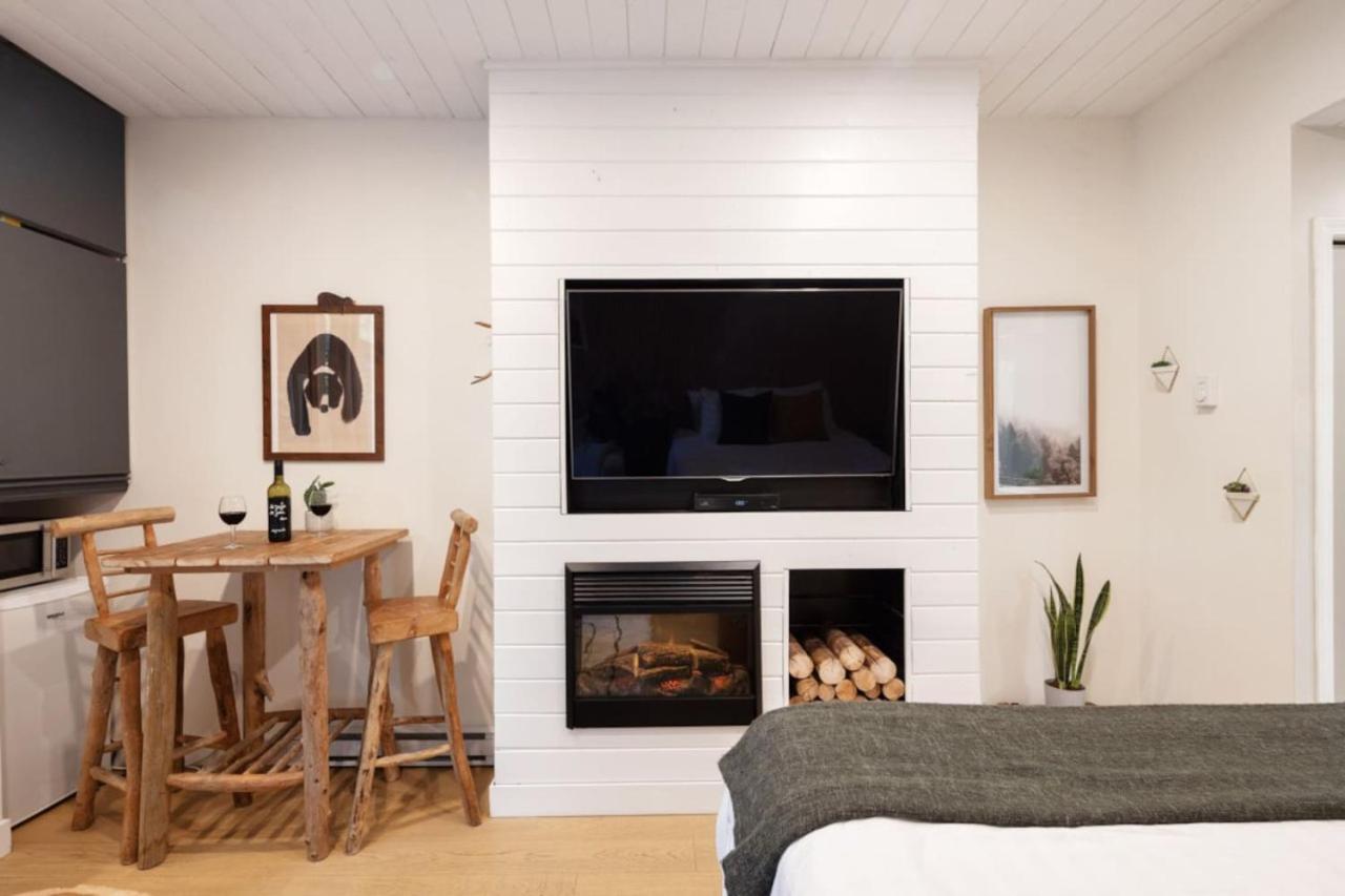 Cozy Room at Glacier Lodge